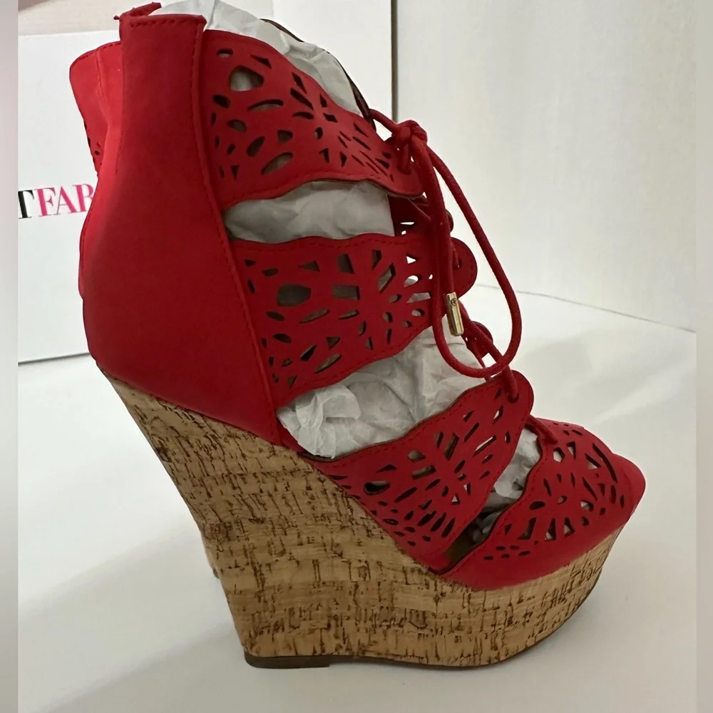 NIB JustFab Red Laser-Cut Cork Wedge Platform Sandals “Amalia” Y2K Size 8.5